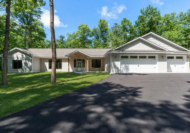 Photo 4 of Single family home for sale at 2642 SW Winter Crk Ct, Nisswa, MN 56468 | MLS# 7153975 | Listing updated on 2026-10-07