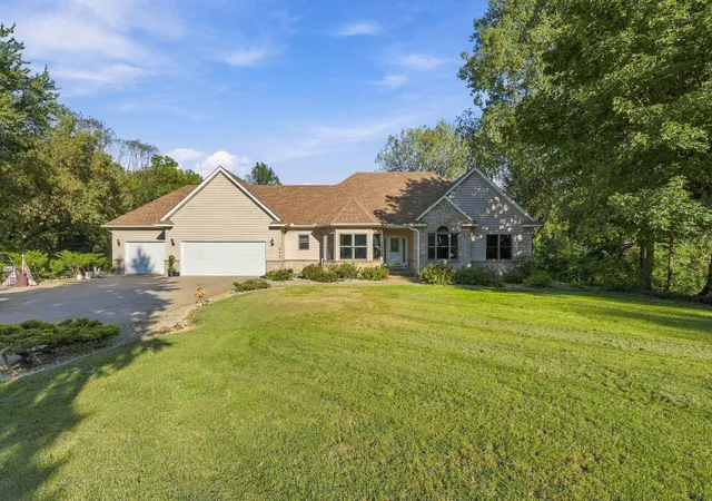 Photo 2 of Single family home for sale at 975 Jewel Ave N, Lake Elmo, MN 55042 | MLS# 7153987 | Listing updated on 2026-10-22