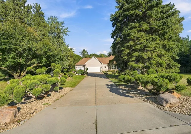 Photo 3 of Single family home for sale at 975 Jewel Ave N, Lake Elmo, MN 55042 | MLS# 7153987 | Listing updated on 2026-10-03