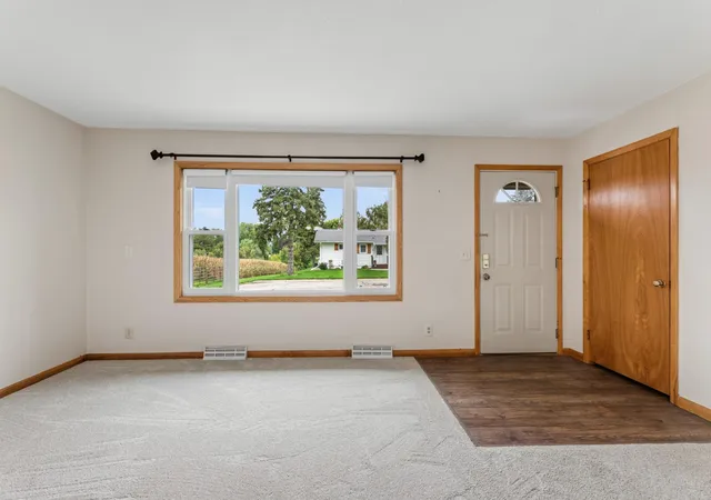 Photo 2 of Single family home for sale at 823 East St S, Caledonia, MN 55921 | MLS# 7153989 | Listing updated on 2026-10-07