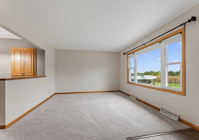 Photo 3 of Single family home for sale at 823 East St S, Caledonia, MN 55921 | MLS# 7153989 | Listing updated on 2026-10-07