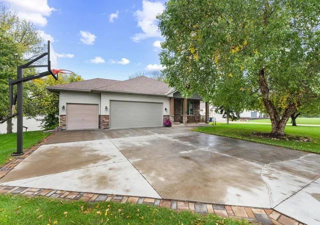 Photo 2 of Single family home for sale at 28329 Lakeside Ln, Lindstrom, MN 55045 | MLS# 7154027 | Listing updated on 2026-10-02