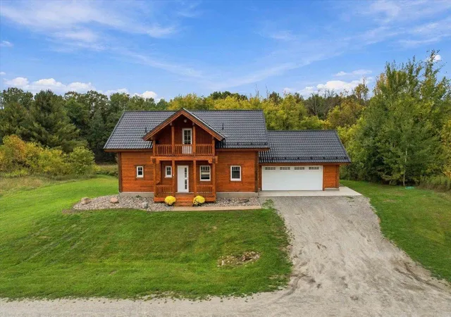 Photo 2 of Single family home for sale at 905 Eldris Way, Mora, MN 55051 | MLS# 7154029 | Listing updated on 2026-10-02