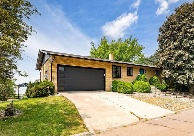 Photo 3 of Sale Pending at 3535 Minnesota Ave, Duluth, MN 55802 | MLS# 7154047 | Listing updated on 2026-10-07