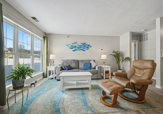 Photo 3 of Condo for sale at 6165 Chasewood Pkwy #1, Hopkins, MN 55343 | MLS# 7154051 | Listing updated on 2026-10-03
