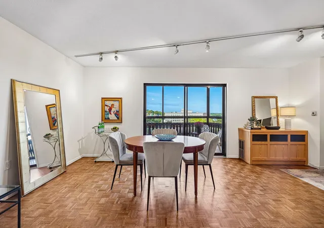 Photo 3 of Condo for sale at 400 Groveland Ave #611, Minneapolis, MN 55403 | MLS# 7154054 | Listing updated on 2026-10-07