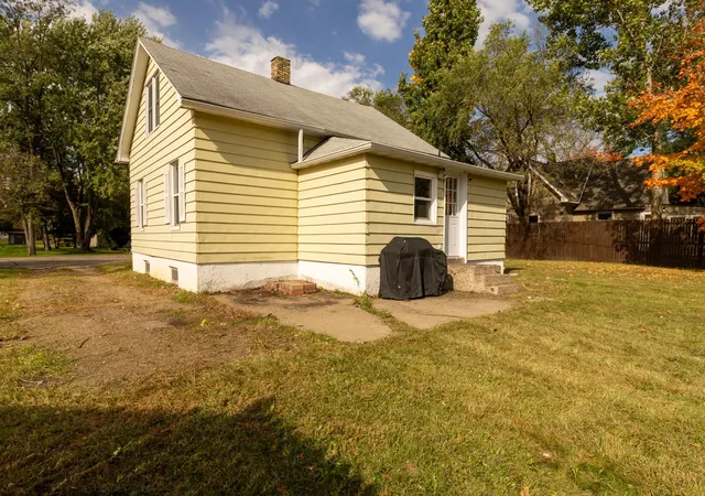 Photo 1 of Single family home for sale at 302 6th Street NW, Little Falls, MN 56345 | MLS# 7154057 | Listing updated on 2026-10-06