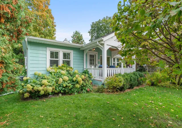 Photo 2 of Sale Pending at 4942 Johnson Ave, Saint Paul, MN 55110 | MLS# 7154067 | Listing updated on 2026-10-19