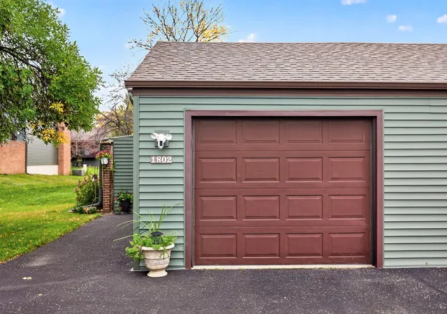 Photo 2 of Single family home for sale at 1802 Humboldt Ave, Saint Paul, MN 55118 | MLS# 7154099 | Listing updated on 2026-10-22