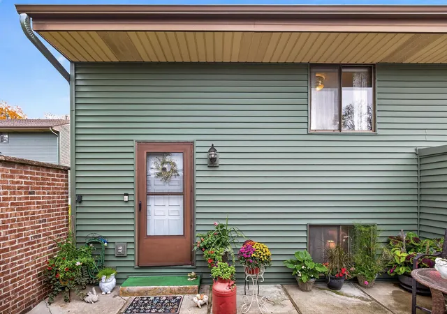 Photo 3 of Single family home for sale at 1802 Humboldt Ave, Saint Paul, MN 55118 | MLS# 7154099 | Listing updated on 2026-10-22