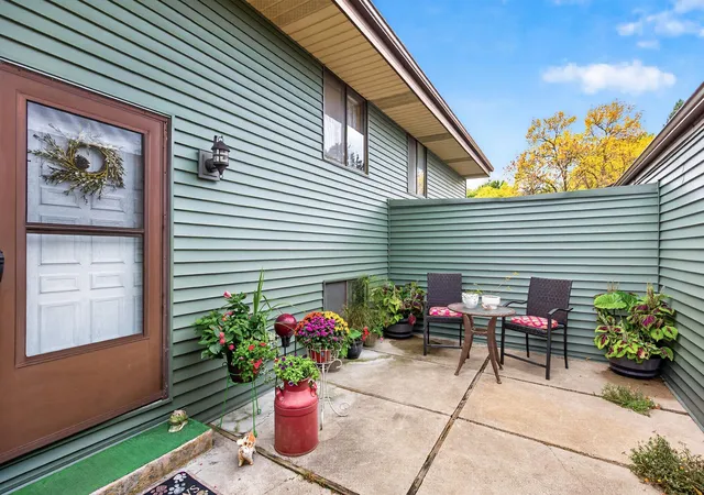Photo 3 of Single family home for sale at 1802 Humboldt Ave, Saint Paul, MN 55118 | MLS# 7154099 | Listing updated on 2026-10-22