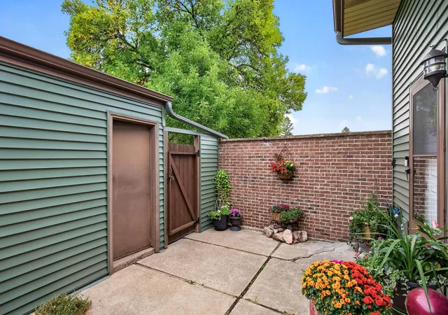 Photo 4 of Single family home for sale at 1802 Humboldt Ave, Saint Paul, MN 55118 | MLS# 7154099 | Listing updated on 2026-10-22