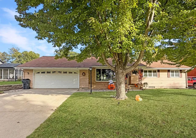 Single family home for sale at 219 E Hollett St, Tracy, MN 56175 | MLS# 7154102