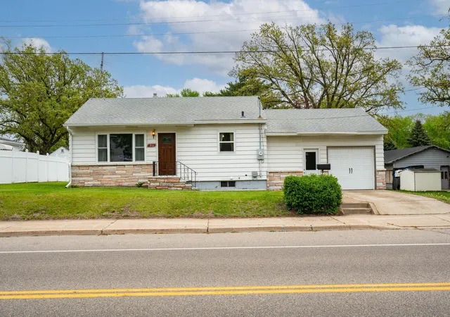 Photo 1 of Single family home for sale at 216 2nd Avenue N, Waite Park, MN 56387 | MLS# 7154103 | Listing updated on 2026-10-09