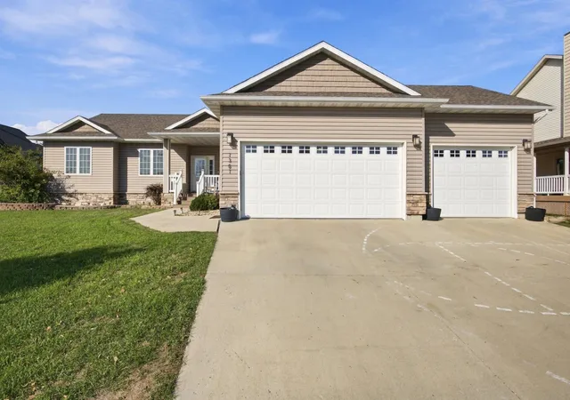 Photo 1 of Single family home for sale at 1381 Morningside Dr, Casselton, ND 58012 | MLS# 7154117 | Listing updated on 2026-10-08