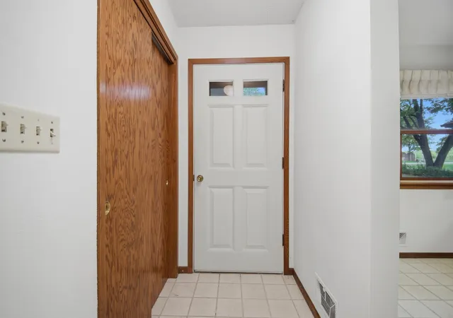Photo 2 of Single family home for sale at 1480 Crestview Ln, Owatonna, MN 55060 | MLS# 7154118 | Listing updated on 2026-10-05