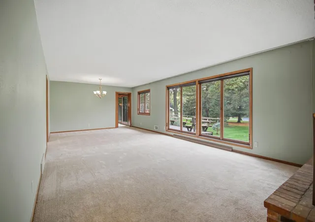 Photo 4 of Single family home for sale at 1480 Crestview Ln, Owatonna, MN 55060 | MLS# 7154118 | Listing updated on 2026-10-05