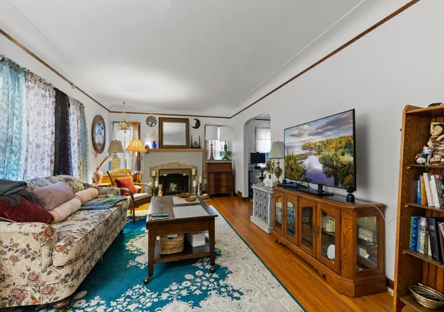 Listing Photo 4 - Condo for sale in building located at 1522 Hague Ave, Saint Paul, MN 55104