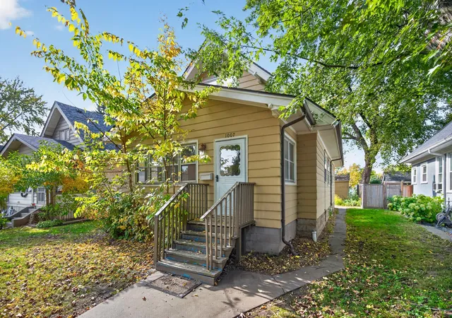 Single family home for sale at 1007 Victoria St N, Saint Paul, MN 55103 | MLS# 7154127