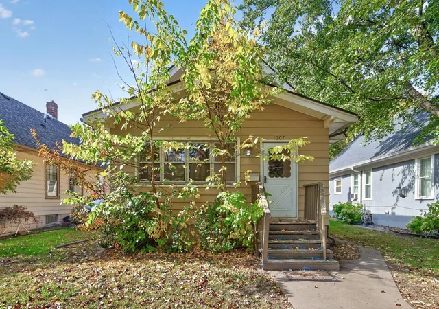 Photo 1 of Single family home for sale at 1007 Victoria St N, Saint Paul, MN 55103 | MLS# 7154127 | Listing updated on 2026-10-19