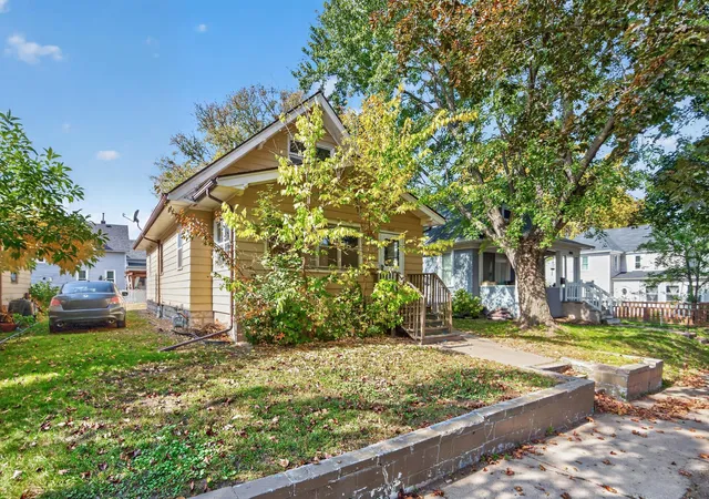 Photo 2 of Single family home for sale at 1007 Victoria St N, Saint Paul, MN 55103 | MLS# 7154127 | Listing updated on 2026-10-19