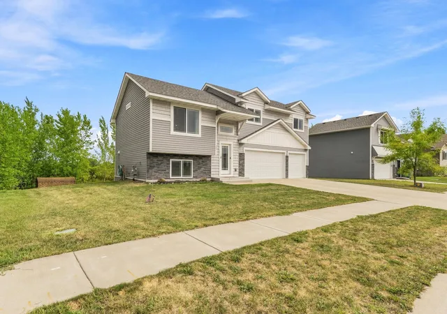 Photo 2 of Single family home for sale at 645 Highview Loop Se, Pine City, MN 55063 | MLS# 7154128 | Listing updated on 2026-10-03