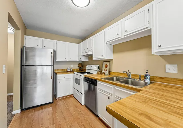 Photo 3 of Single family home for sale at 6852 Macbeth Cir, Saint Paul, MN 55125 | MLS# 7154129 | Listing updated on 2026-10-17