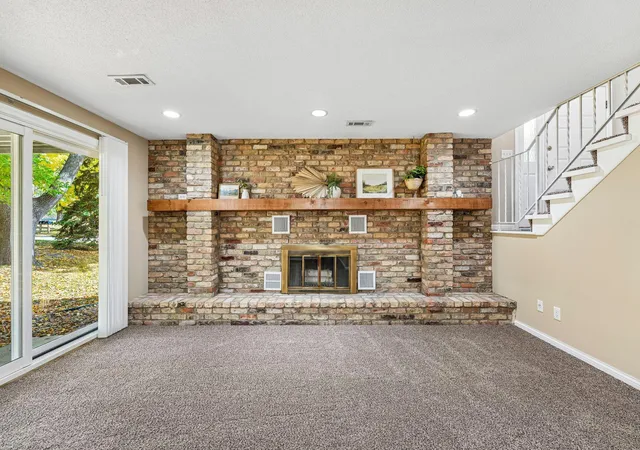 Photo 4 of Single family home for sale at 6852 Macbeth Cir, Saint Paul, MN 55125 | MLS# 7154129 | Listing updated on 2026-10-17
