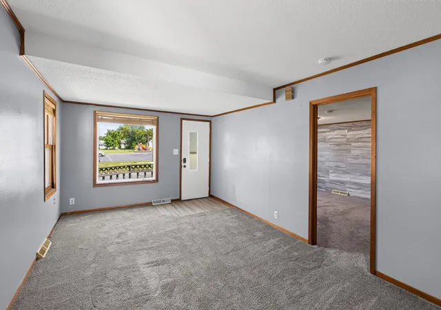 Photo 2 of Single family home for sale at 220 N Chestnut St, Belle Plaine, MN 56011 | MLS# 7154207 | Listing updated on 2026-10-03