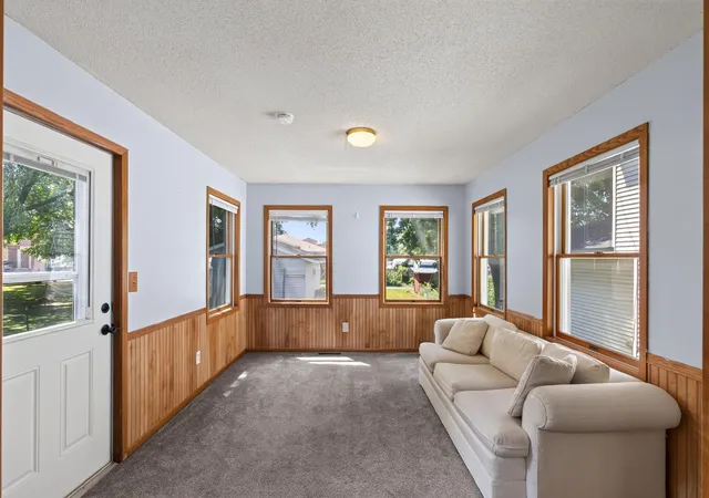 Photo 3 of Single family home for sale at 220 N Chestnut St, Belle Plaine, MN 56011 | MLS# 7154207 | Listing updated on 2026-10-03