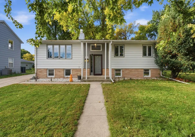 Photo 2 of Single family home for sale at 1221 13th Avenue Sw, Willmar, MN 56201 | MLS# 7154224 | Listing updated on 2026-10-08