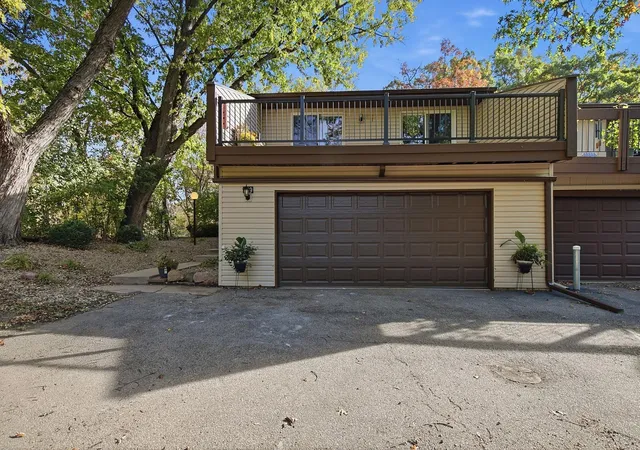 Photo 2 of Single family home for sale at 289 River Woods Ln, Burnsville, MN 55337 | MLS# 7154232 | Listing updated on 2026-10-21