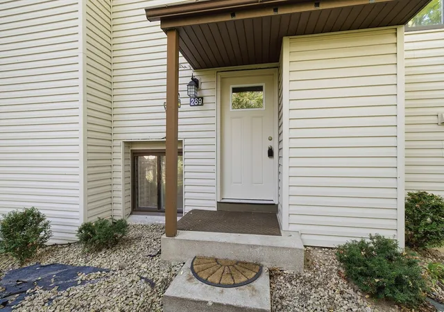 Photo 3 of Single family home for sale at 289 River Woods Ln, Burnsville, MN 55337 | MLS# 7154232 | Listing updated on 2026-10-21