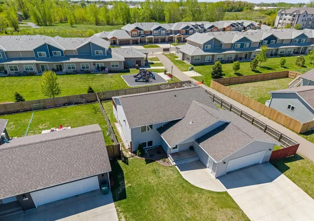 Photo 1 of Single family home for sale at 809 24th Avenue Nw, Austin, MN 55912 | MLS# 7154239 | Listing updated on 2026-10-06