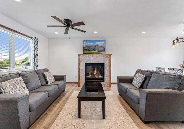 Photo 2 of Single family home for sale at 809 24th Avenue Nw, Austin, MN 55912 | MLS# 7154239 | Listing updated on 2026-10-06