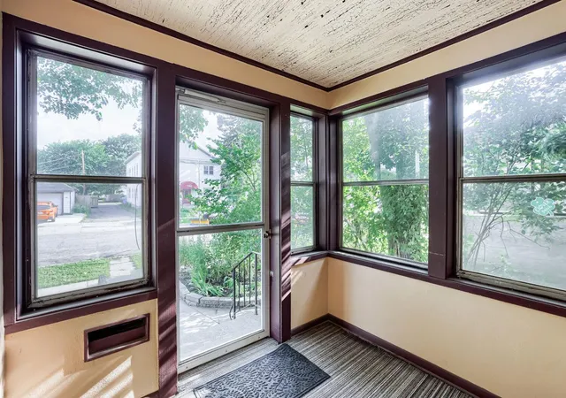 Photo 3 of Single family home for sale at 1549 Edmund Ave, Saint Paul, MN 55104 | MLS# 7154250 | Listing updated on 2026-10-03