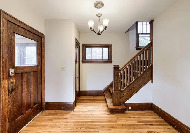 Photo 4 of Single family home for sale at 1549 Edmund Ave, Saint Paul, MN 55104 | MLS# 7154250 | Listing updated on 2026-10-03