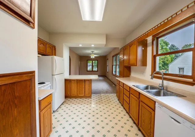 Photo 2 of Single family home for sale at 305 N Secor St, Bricelyn, MN 56014 | MLS# 7154252 | Listing updated on 2026-10-03