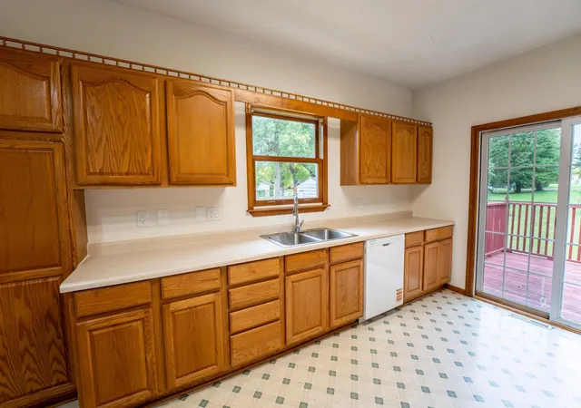 Photo 4 of Single family home for sale at 305 N Secor St, Bricelyn, MN 56014 | MLS# 7154252 | Listing updated on 2026-10-03