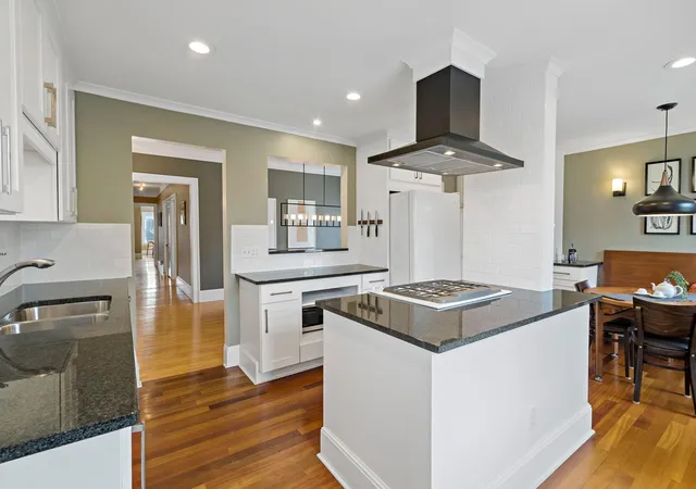 Photo 3 of Condo for sale at 2407 Girard Ave S #6, Minneapolis, MN 55405 | MLS# 7154262 | Listing updated on 2026-10-03