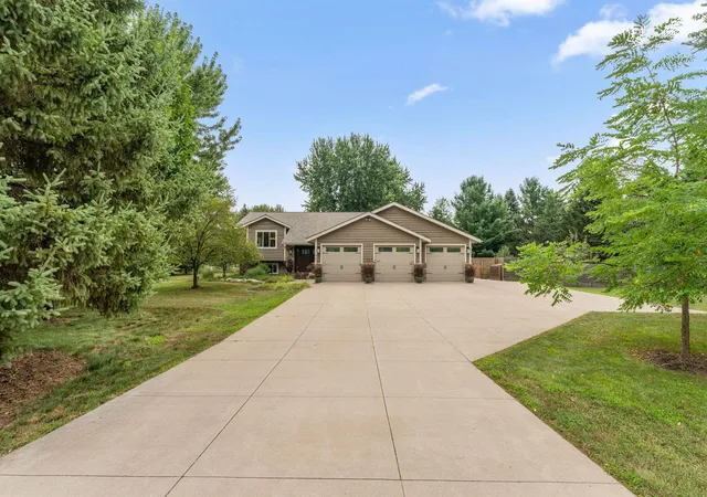 Photo 3 of Single family home for sale at 947 Sherman Rd, Hudson, WI 54016 | MLS# 7154284 | Listing updated on 2026-10-03