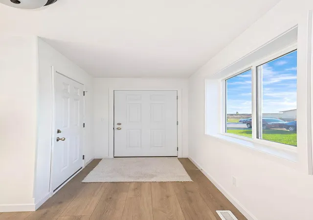 Photo 3 of Single family home for sale at 2516 38th Avenue S, Moorhead, MN 56560 | MLS# 7154298 | Listing updated on 2026-10-07