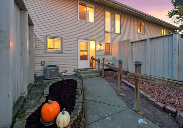 Photo 1 of Single family home for sale at 6612 Gretchen Ln N, Saint Paul, MN 55128 | MLS# 7154312 | Listing updated on 2026-10-23