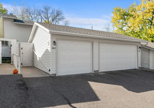 Photo 3 of Single family home for sale at 6612 Gretchen Ln N, Saint Paul, MN 55128 | MLS# 7154312 | Listing updated on 2026-10-23