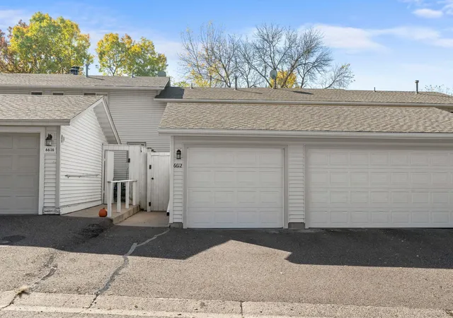 Photo 4 of Single family home for sale at 6612 Gretchen Ln N, Saint Paul, MN 55128 | MLS# 7154312 | Listing updated on 2026-10-23