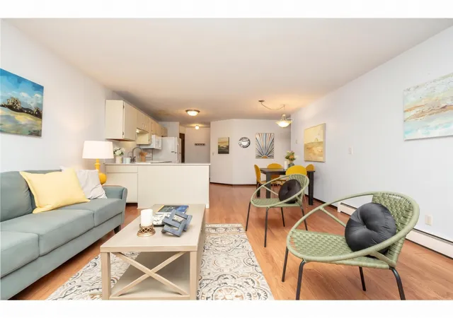 Photo 3 of Condo for sale at 175 County Rd B2 E #429, Saint Paul, MN 55117 | MLS# 7154313 | Listing updated on 2026-10-03