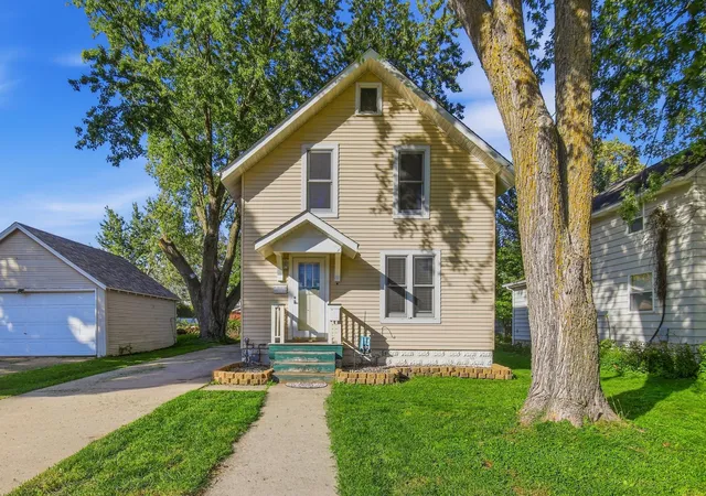 Photo 1 of Single family home for sale at 806 6th Avenue Nw, Austin, MN 55912 | MLS# 7154334 | Listing updated on 2026-10-07