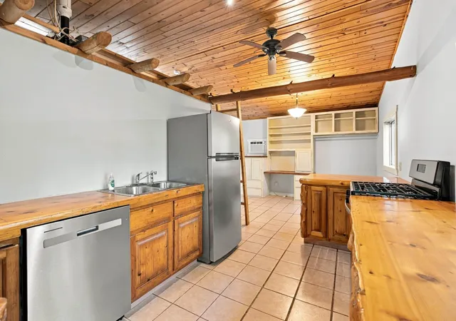 Photo 4 of Single family home for sale at 36172 Bonnie Lakes Rd, Crosslake, MN 56442 | MLS# 7154335 | Listing updated on 2026-10-16