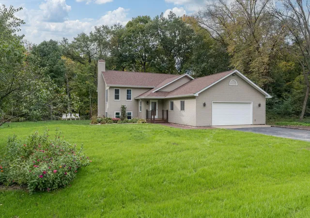 Photo 1 of Single family home for sale at 50 Canterbury Ct, Mankato, MN 56001 | MLS# 7154338 | Listing updated on 2026-10-03