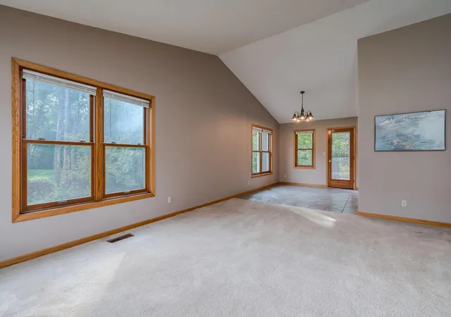 Photo 3 of Single family home for sale at 50 Canterbury Ct, Mankato, MN 56001 | MLS# 7154338 | Listing updated on 2026-10-03